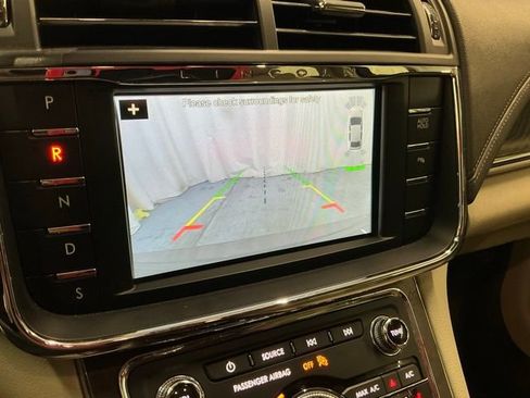 Used 2018 Lincoln Continental Premiere image 22