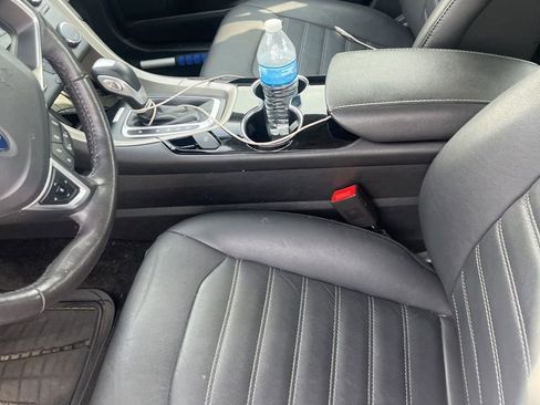 Used 2015 Ford Fusion SE w/ Equipment Group 202A FWD image 9