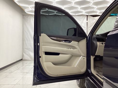 Used 2020 Cadillac Escalade Luxury image 18