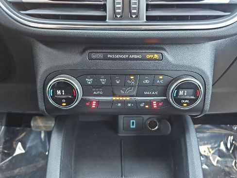 Certified 2020 Ford Escape Titanium AWD/4WD image 23