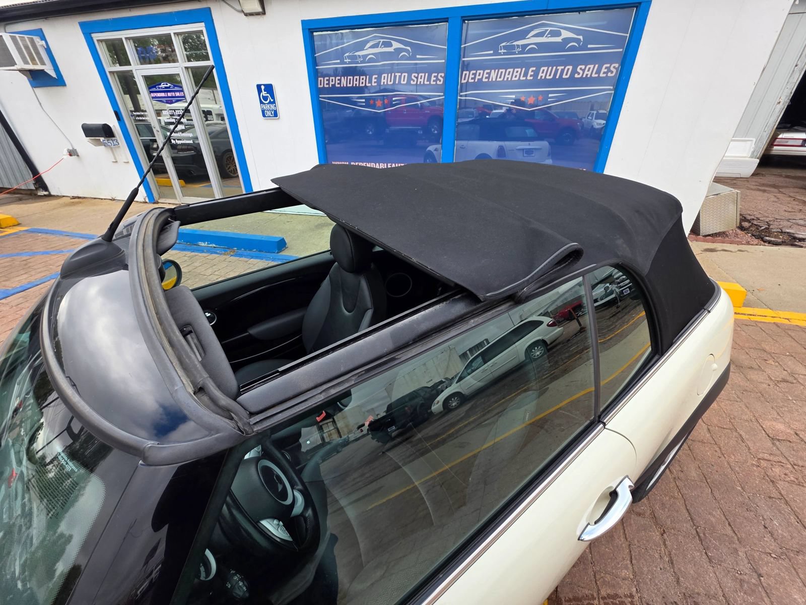Used 2010 MINI Cooper Convertible w/ Cold Weather Pkg FWD image 17