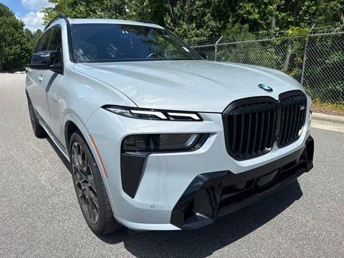Used 2025 BMW X7 M60i AWD/4WD image 3