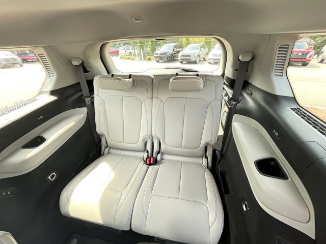 Used 2021 Jeep Grand Cherokee L Overland w/ Luxury Tech Group IV AWD/4WD image 18