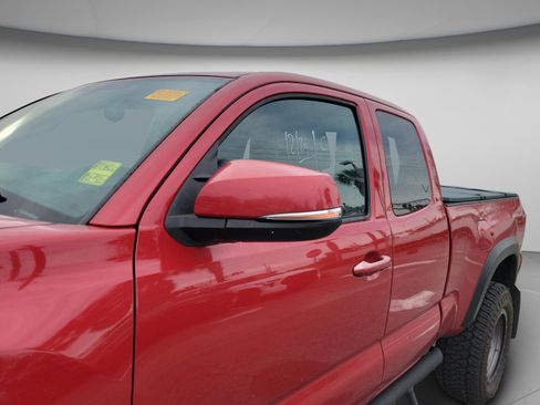 Used 2017 Toyota Tacoma TRD Off-Road image 25