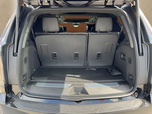 New 2026 Cadillac Escalade V w/ LPO, Floor Liner Package AWD/4WD image 9