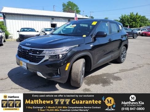 Used 2024 Kia Seltos LX AWD/4WD image 1