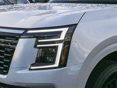 New 2026 Nissan Armada SV image 4