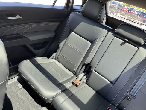 Certified 2023 Volkswagen Atlas Cross Sport SE w/ Panoramic Sunroof Package AWD/4WD image 22