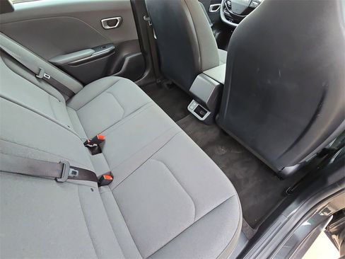 Used 2025 Kia K4 LXS image 11