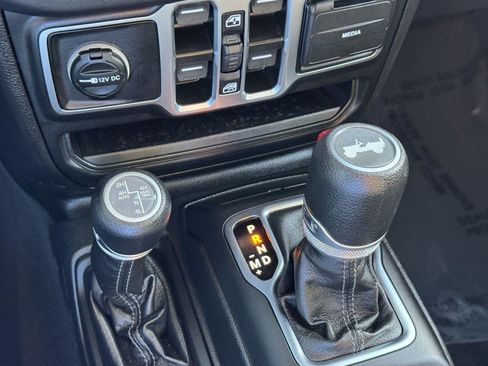 Certified 2025 Jeep Wrangler Sahara AWD/4WD image 16