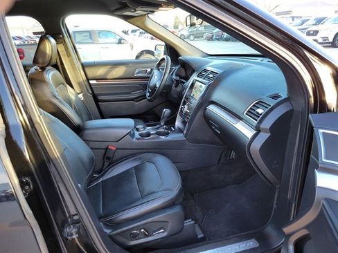 Used 2018 Ford Explorer Limited image 3