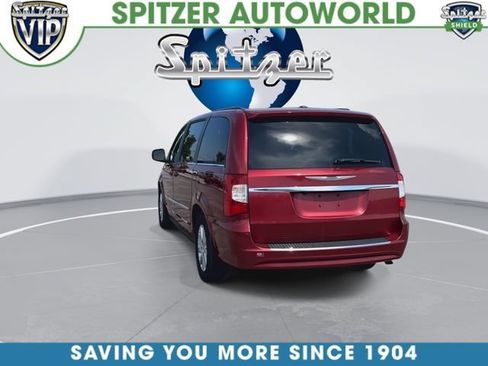 Used 2013 Chrysler Town & Country Touring FWD image 8