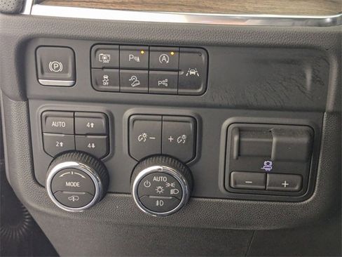 Used 2025 Chevrolet Tahoe High Country image 16