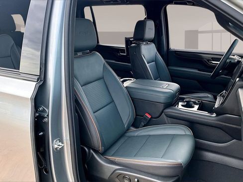 Used 2025 GMC Yukon XL AT4 w/ AT4 Premium Package image 7