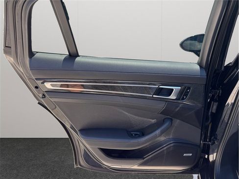 Used 2017 Porsche Panamera 4S image 41