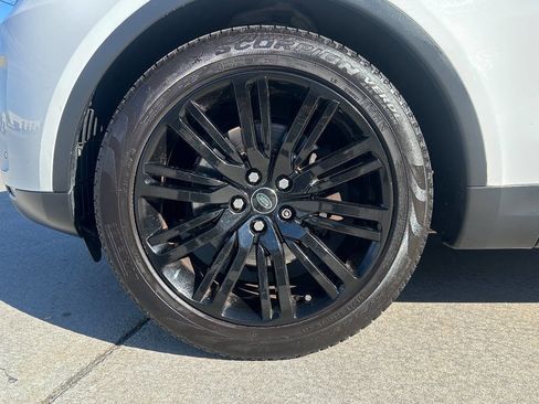 Used 2017 Land Rover Discovery HSE Luxury image 14