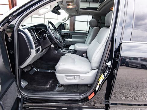 Used 2018 Toyota Sequoia SR5 RWD image 31