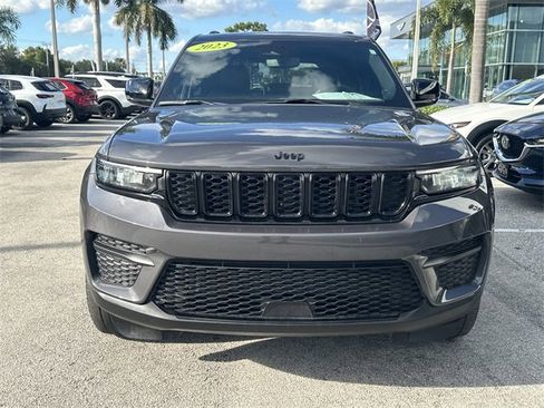 Used 2023 Jeep Grand Cherokee Altitude image 5