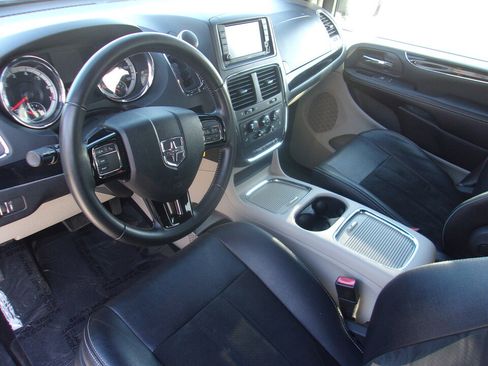 Used 2019 Dodge Grand Caravan SXT FWD image 11