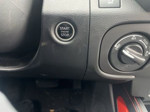 Used 2025 Nissan Frontier PRO-4X image 23