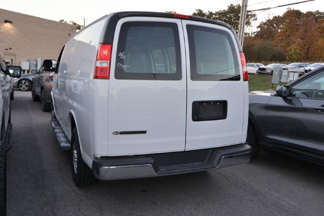 Used 2018 Chevrolet Express 2500 w/ Driver Convenience Package RWD image 3