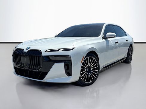 Used 2025 BMW i7 eDrive50 w/ M Sport Package RWD image 1