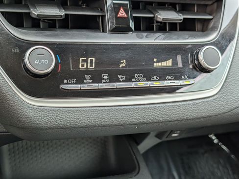 Used 2025 Toyota Corolla LE FWD image 27