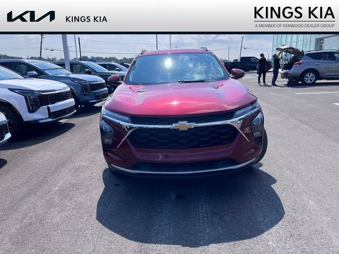 Used 2024 Chevrolet Trax LT FWD image 7