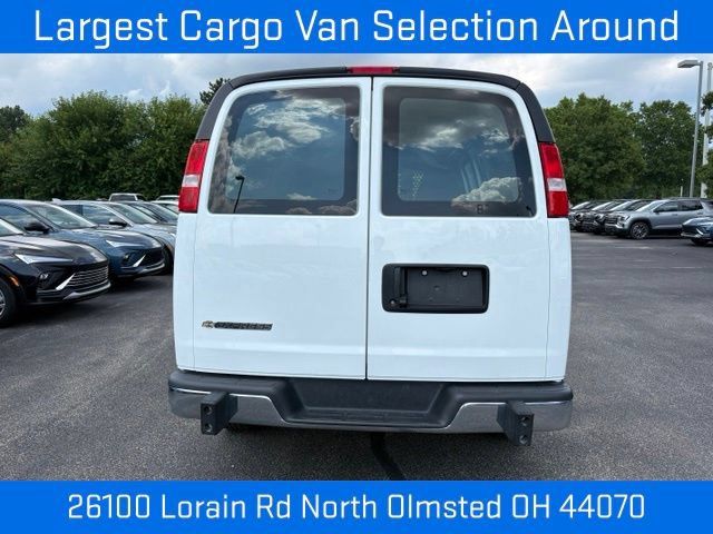 Used 2025 Chevrolet Express 2500 w/ Driver Convenience Package RWD image 4