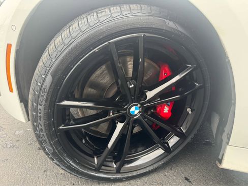 Used 2024 BMW 330i Sedan w/ M Sport Package image 11