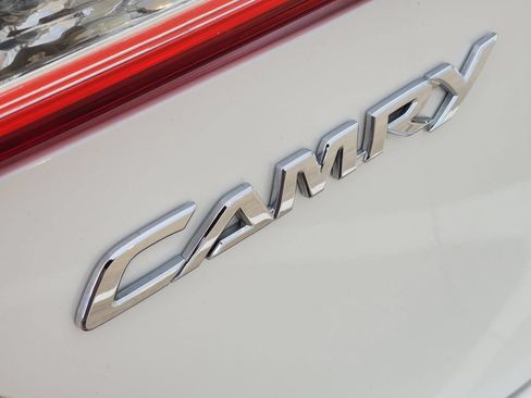 Used 2014 Toyota Camry SE w/ Moonroof Package FWD image 12