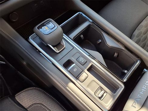 New 2025 Nissan Pathfinder SV w/ SV Premium Package image 17