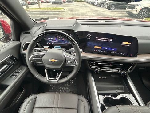 New 2025 Chevrolet Suburban High Country AWD/4WD image 16