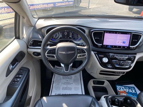 Used 2023 Chrysler Pacifica Touring-L FWD image 20