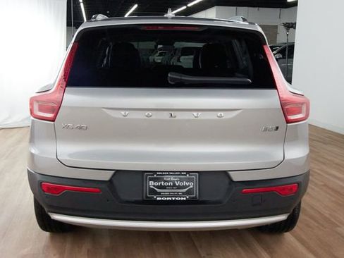Used 2025 Volvo XC40 B5 Core image 4