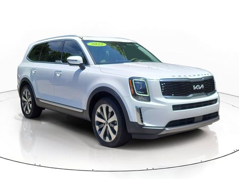 Used 2022 Kia Telluride S FWD image 3