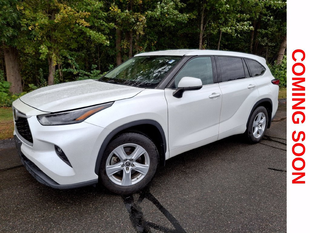 Used 2022 Toyota Highlander LE AWD/4WD image 1