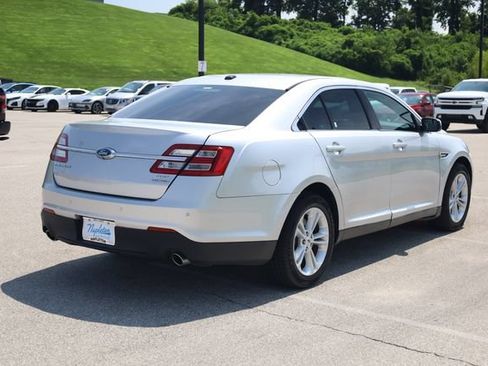 Used 2017 Ford Taurus SEL FWD image 6