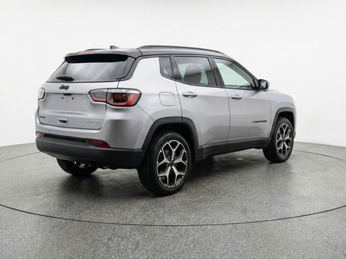 Used 2025 Jeep Compass Limited image 9