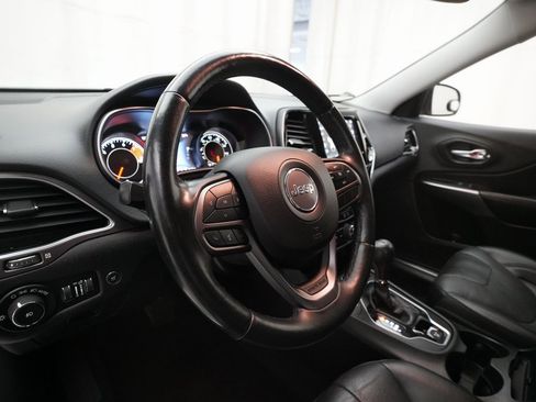 Used 2020 Jeep Cherokee Limited image 8