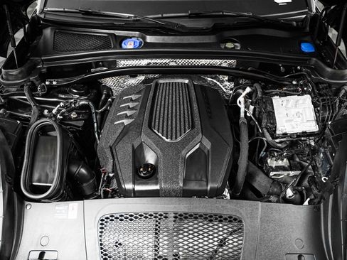 Certified 2025 Porsche Macan AWD/4WD image 13