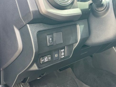 Used 2021 Toyota Tacoma TRD Sport w/ Technology Package image 6