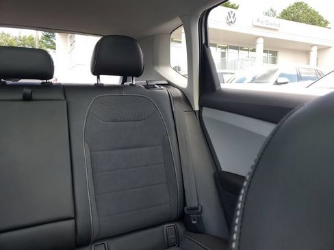 Certified 2023 Volkswagen Taos SE w/ Panoramic Sunroof Package FWD image 12