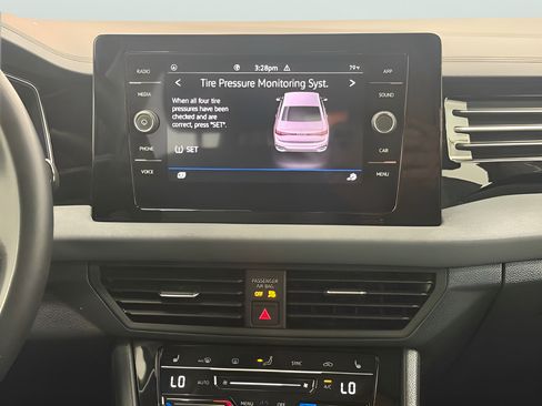 Used 2025 Volkswagen Jetta SE FWD image 23