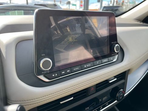 Used 2025 Nissan Rogue SV image 25