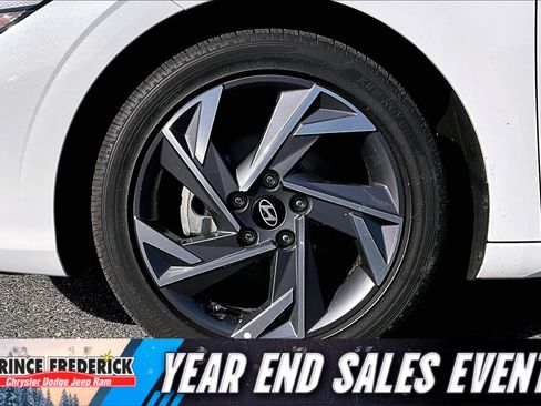 Used 2025 Hyundai Elantra Limited image 9