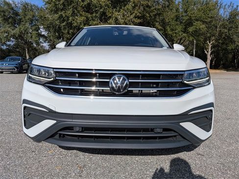 Certified 2024 Volkswagen Tiguan SE image 8