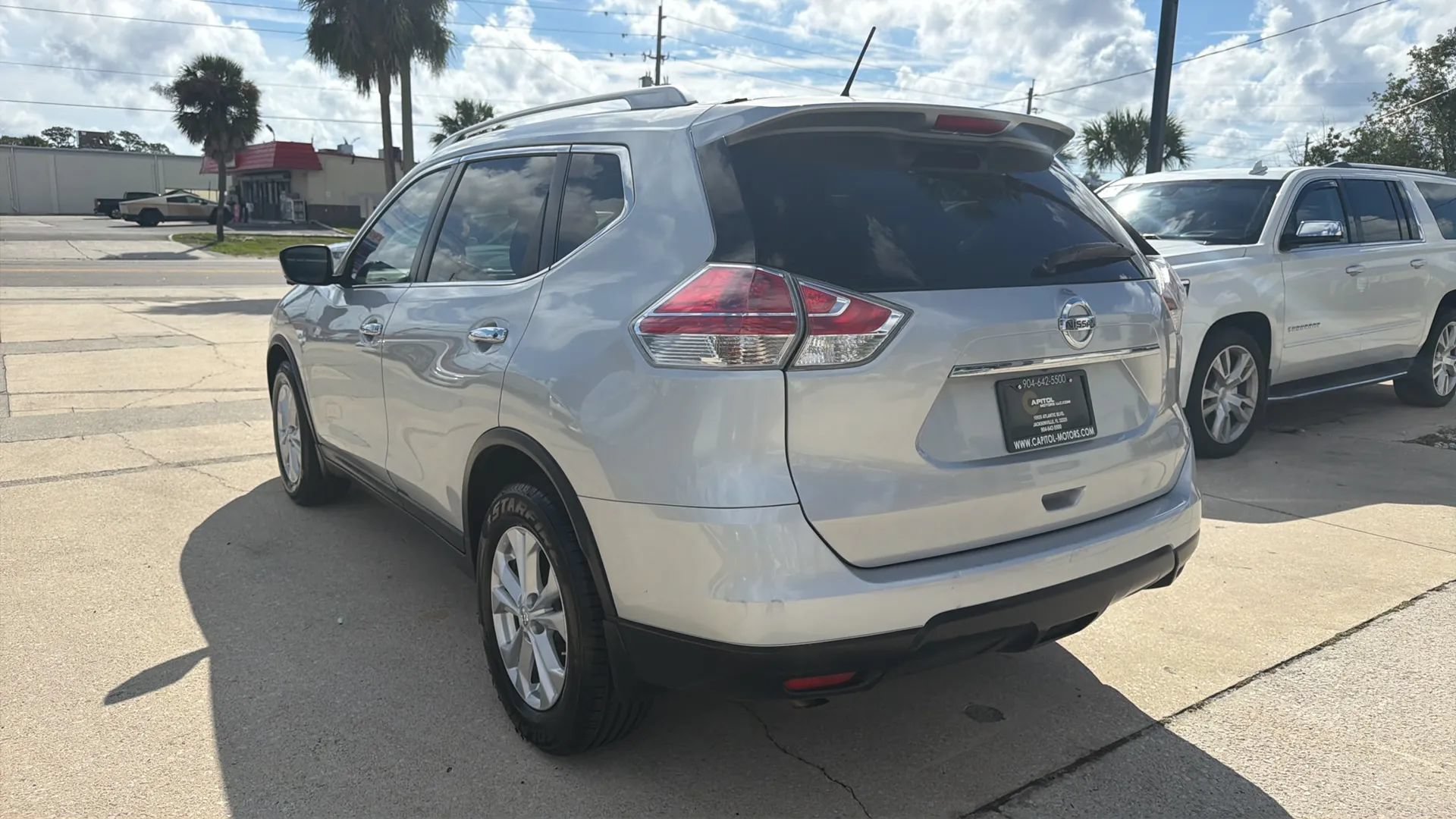 Used 2015 Nissan Rogue SV w/ SV Premium Package FWD image 3