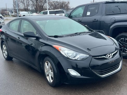 Used 2013 Hyundai Elantra GLS w/ Preferred Pkg image 2