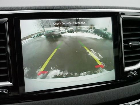 Used 2024 Chrysler Pacifica Touring-L image 30